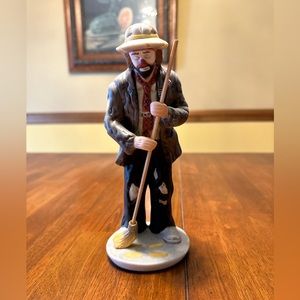 8 inch Emmett Kelly Jr-Figurine
by FLAMBRO. “In the Spotlight”Perfect condition